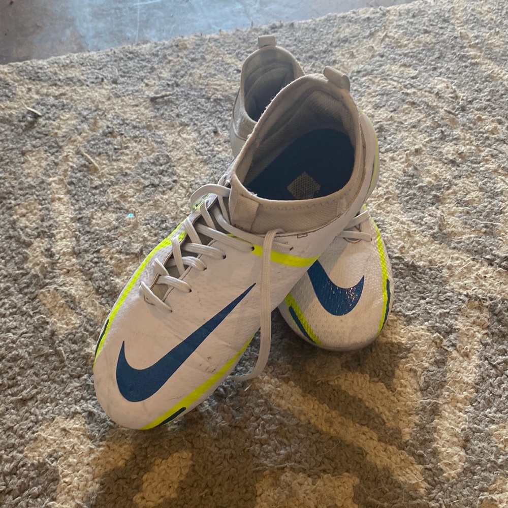 Nike cleats size 6